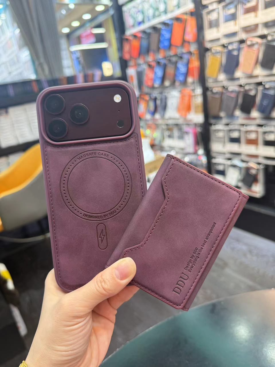 WhatsApp Image 2026-10-18 at 18.40.25 (2) Coque de protection IPHONE 14-15-16-17 avec porte cartes – Image 1